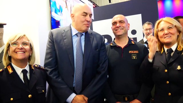 Salone del Libro, Crosetto: Macron ha sbagliato, attacca Meloni perché in difficoltà