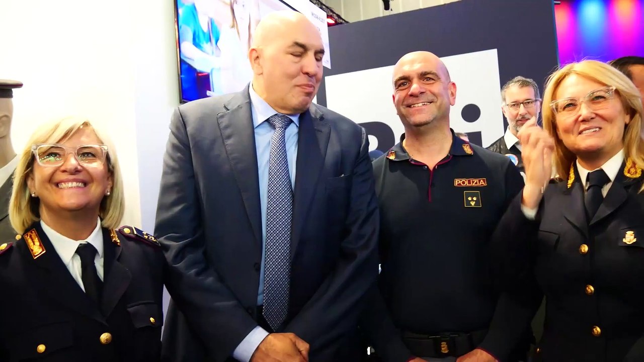 Salone del Libro, Crosetto: "Macron ha sbagliato, attacca Meloni perché in difficoltà"
