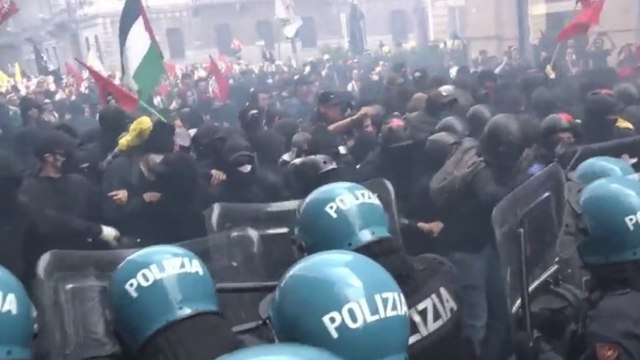 Il video degli scontri a Milano tra manifestanti e polizia al presidio contro il Remigration summit