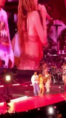 Shakira y Ozuna Colaboran en Nuevo Éxito 🎶