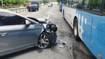 음주 운전 20대 시내버스 추돌...인명피해는 없어 / YTN