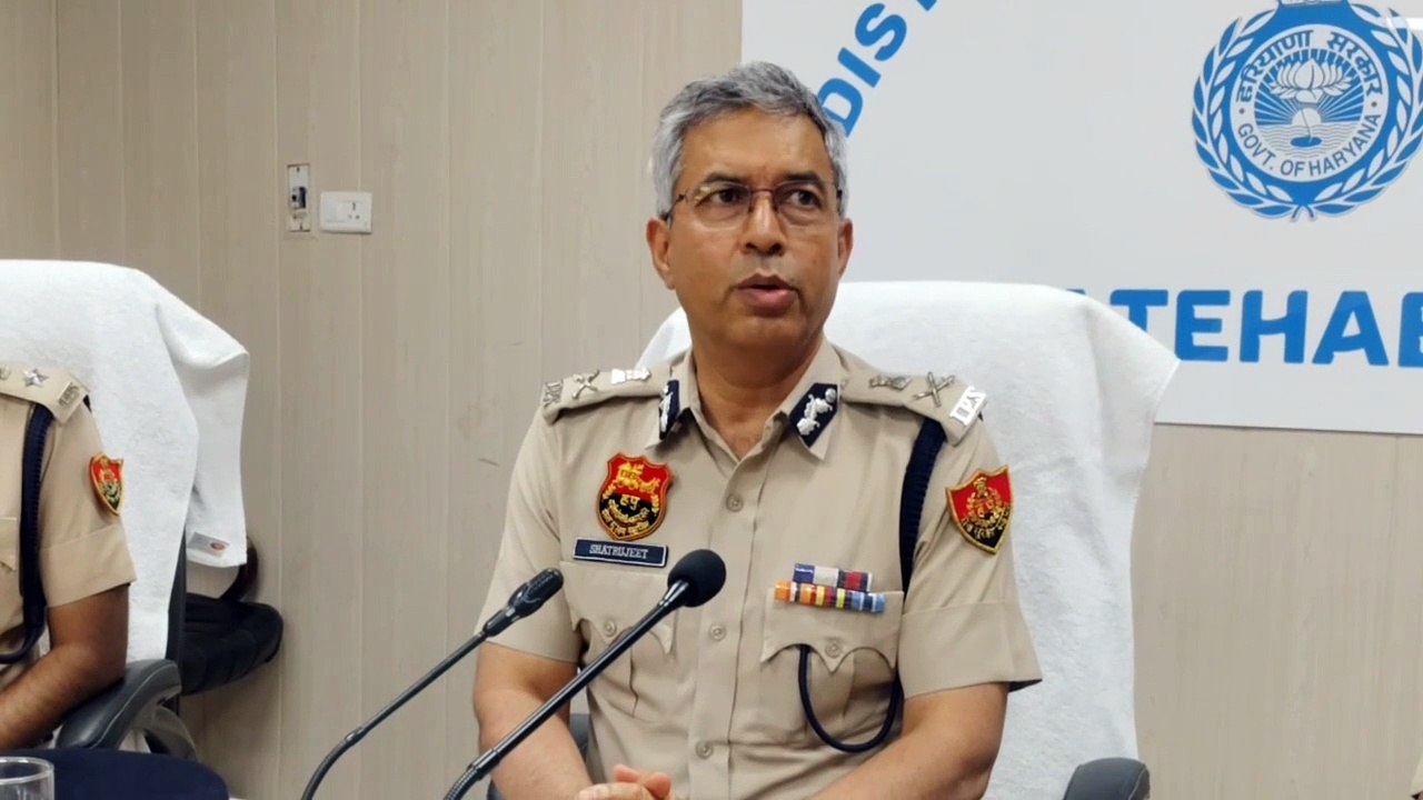 फतेहाबाद पहुंचे डीजीपी शत्रुजीत कपूर, बोले- 'ऑपरेशन सिंदूर के दौरान एक्टिव हुए थे पाकिस्तानी जासूस, सुरक्षा एजेंसियो ने किया काबू'
