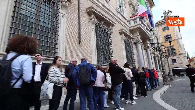 Palazzo Madama a porte aperte per la Notte europea dei musei, la fila in attesa di entrare al Senato