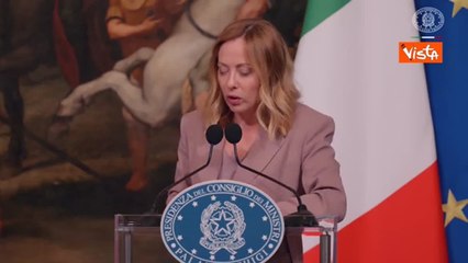 Meloni su parole Macron: «Abbandonare personalismi che minano unità Occidente»