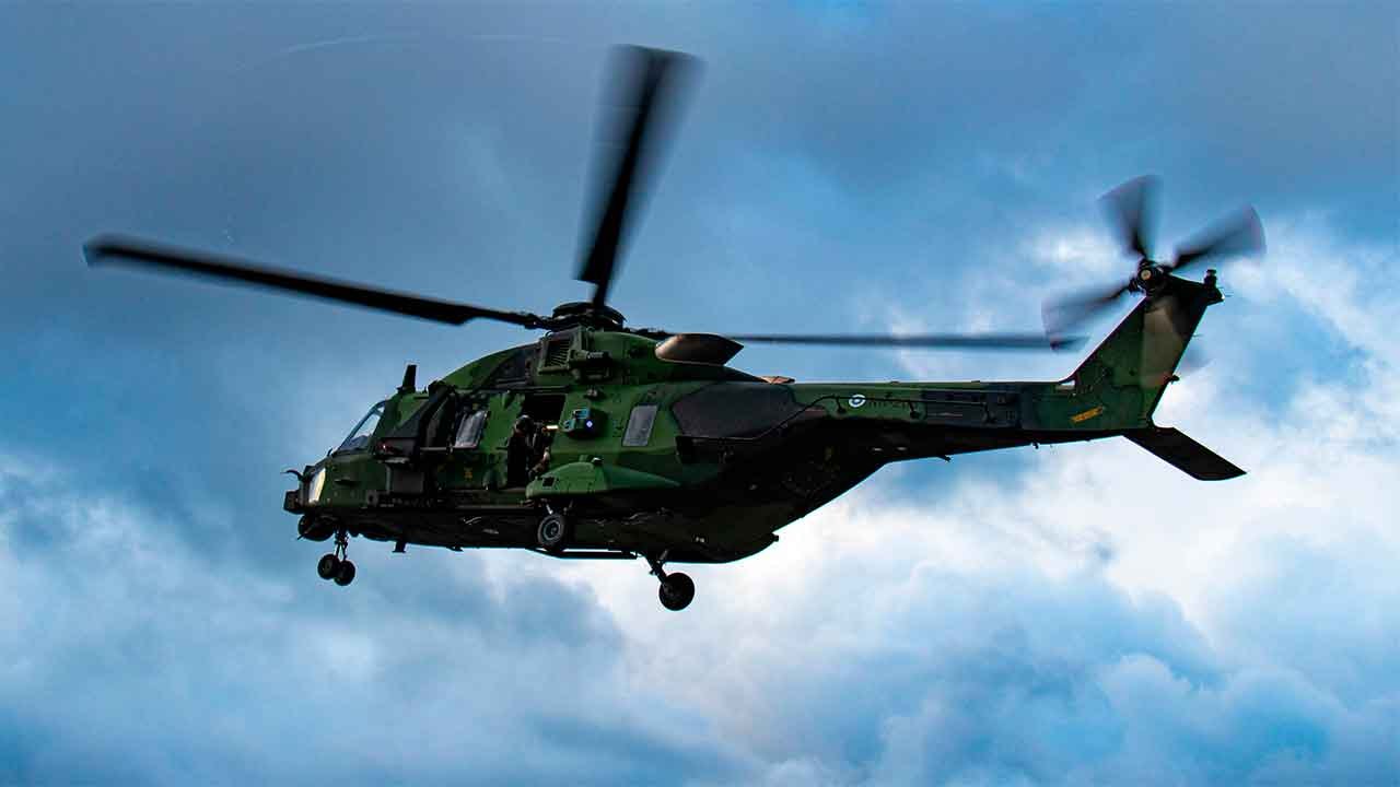 Video: finnische nh90-hubschrauber fangen drohnen bei taktischem training ab