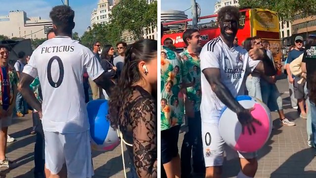 Barcelona: aficionado se pasea con camiseta del Real Madrid que dice 'Ficticius' y recibe acusaciones de racismo