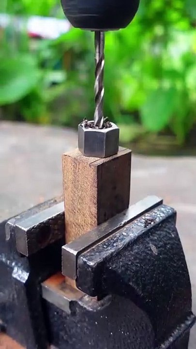 Skilled craftsman creates a multi-purpose knife that will amaze you