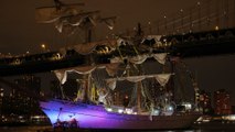 Un barco de la armada mexicana choca contra el puente de Brooklyn