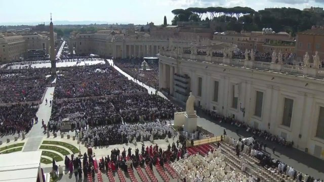 THE EPIC and OVERWHELMING ARRIVAL OF THE POPE IN THE POPEMOBILE FOR THE INAUGURAL MASS