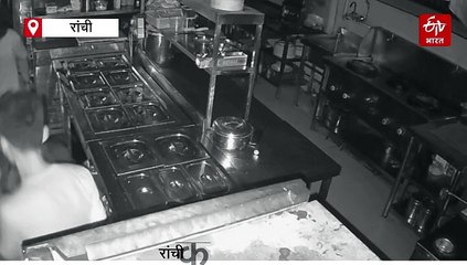 ऐसा चोर आप ने कभी नहीं देखा होगा, डांस करते हुए करता है चोरी, देखें वीडियो