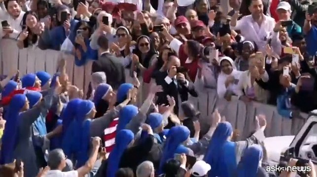 Piazza San Pietro gremita, primo bagno di folla per Papa Leone XIV