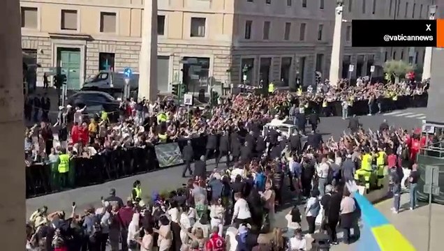 Video: Pope Leo XIV's First Ride in the Popemobile Moves the Faithful in the Vatican