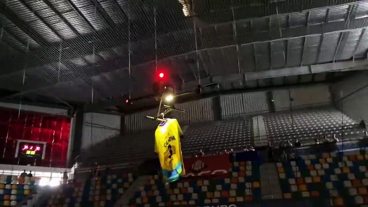 Dron con la camiseta de Campanario