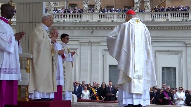 Pope Leo receives pallium, Fisherman's Ring during inaugural Mass