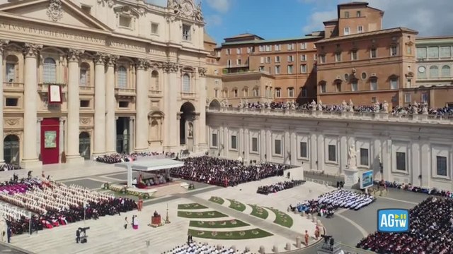 La messa di insediamento di Papa Leone XIV, piazza San Pietro vista dall'alto