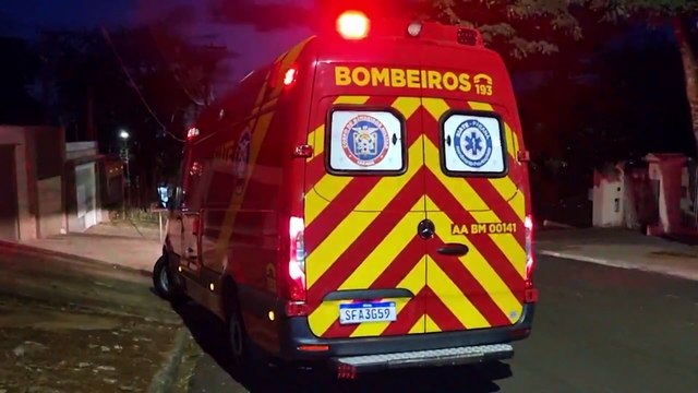 Jovem de 24 anos fere a cabeça ao cair na escada em residência