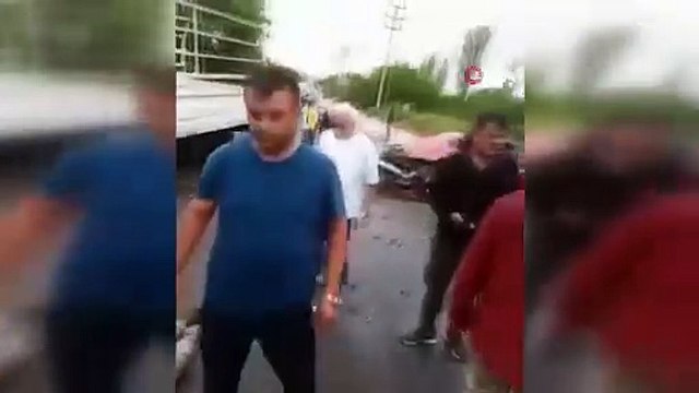 Bursa’da feci kaza: Kafa kafaya çarpıştılar...
