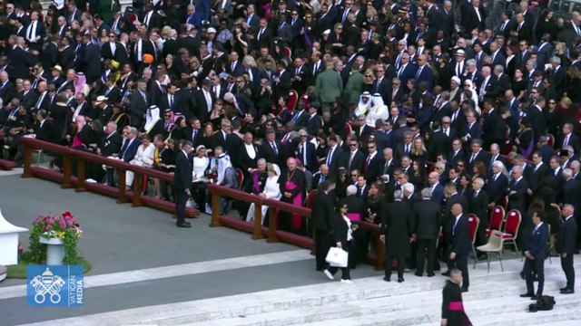 Los Reyes encabezan la delegación española en la misa de inicio del pontificado de León XIV