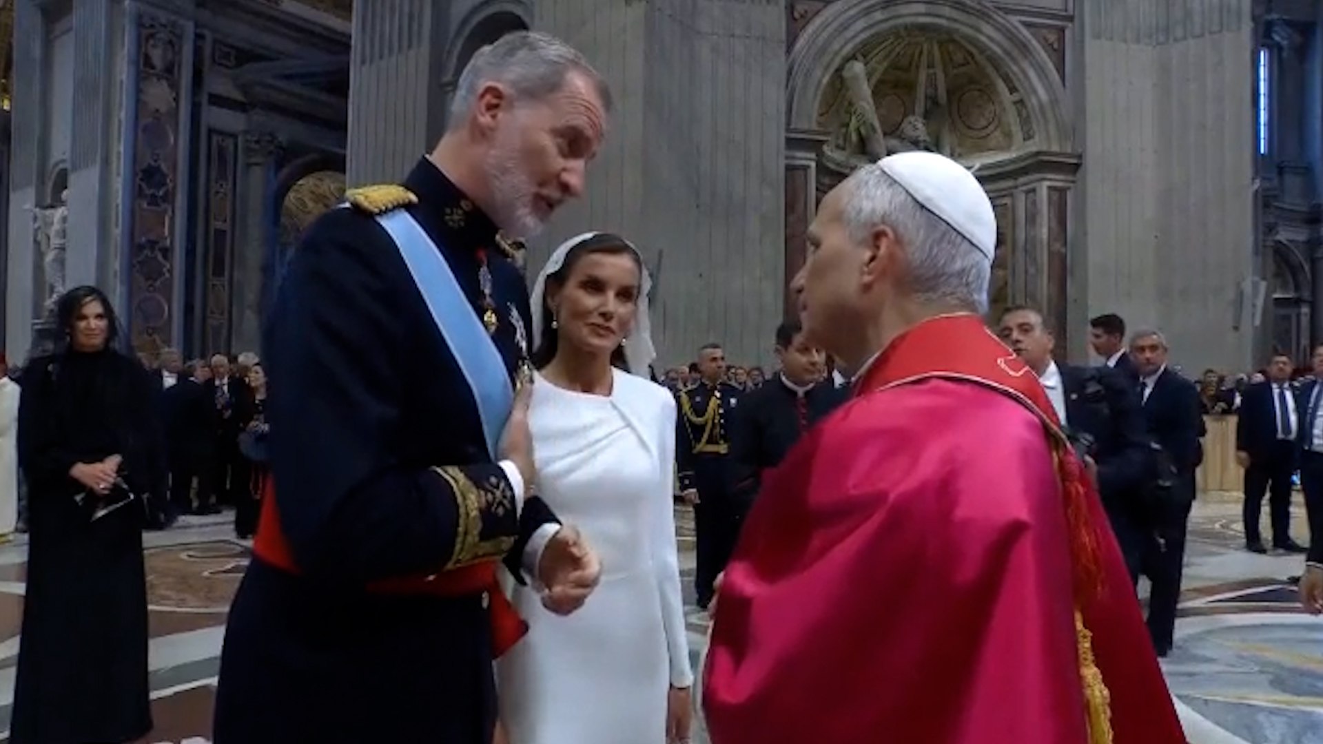 Así ha sido el saludo de los Reyes de España al Papa León XIV