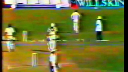 Zaheer Abbas 13 off 16 Balls 31 Mins 1 Four vs New Zealand 1st ODI, Peshawar, November 12, 1984