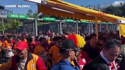 Galatasaraylı taraftarlar şampiyonluk modunu açtı: Stada akın var!