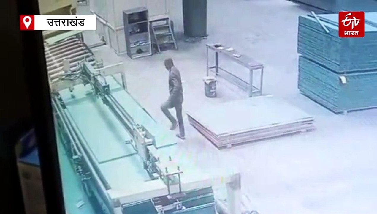 प्लाईवुड फैक्ट्री में बड़ा हादसा, काम करते समय कर्मचारी की मौत, परिजनों ने किया हंगामा