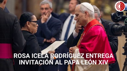 Rosa Icela entrega invitación al Papa