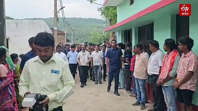 सीएम हेमंत सोरेन के चाचा का निधन, अंतिम संस्कार में शामिल होने पैतृक गांव पहुंचे मुख्यमंत्री