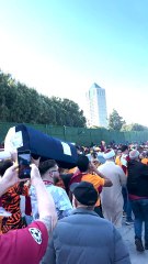 Galatasaray taraftarı, şampiyonluk maçında sarı-lacivertli tabutlu stada yürüdü