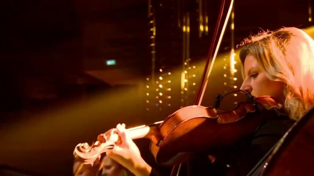 Conchita Wurst | Rise Like a Phoenix - Året der gik 2014 - DR