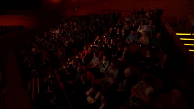 Conchita Wurst | Rise Like a Phoenix - Kåre Quist spørge Conchita Wurst om hvordan har dit år været? - Året der gik 2014 - DR