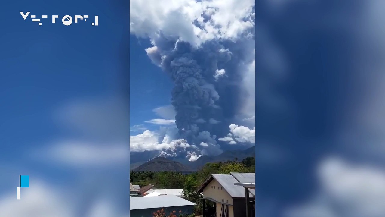 Stunning eruption of Lewotobi Laki-Laki volcano...