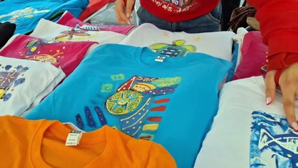 Il panino preferito dai sassaresi e le magliette sardo-argentine dipinte a mano: le voci della Cavalcata