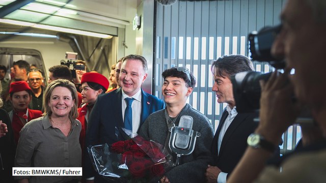 Vizekanzler Babler empfing JJ am Wiener Flughafen: Gratuliere zum Sieg beim Eurovision Song Contest!