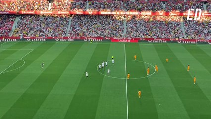 Suso abandona el Sánchez-Pizjuán ovacionado