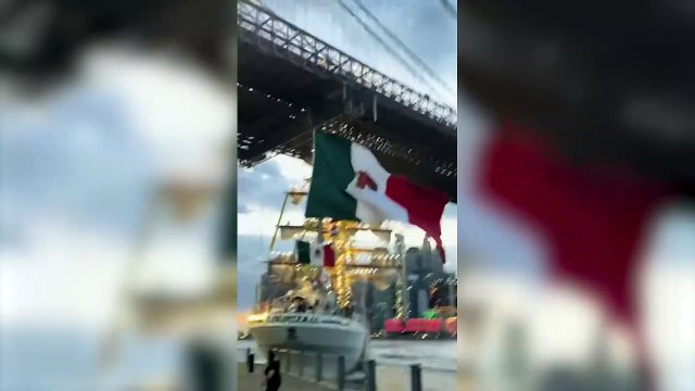 Un buque escuela mexicano chocó contra el Puente de Brooklyn