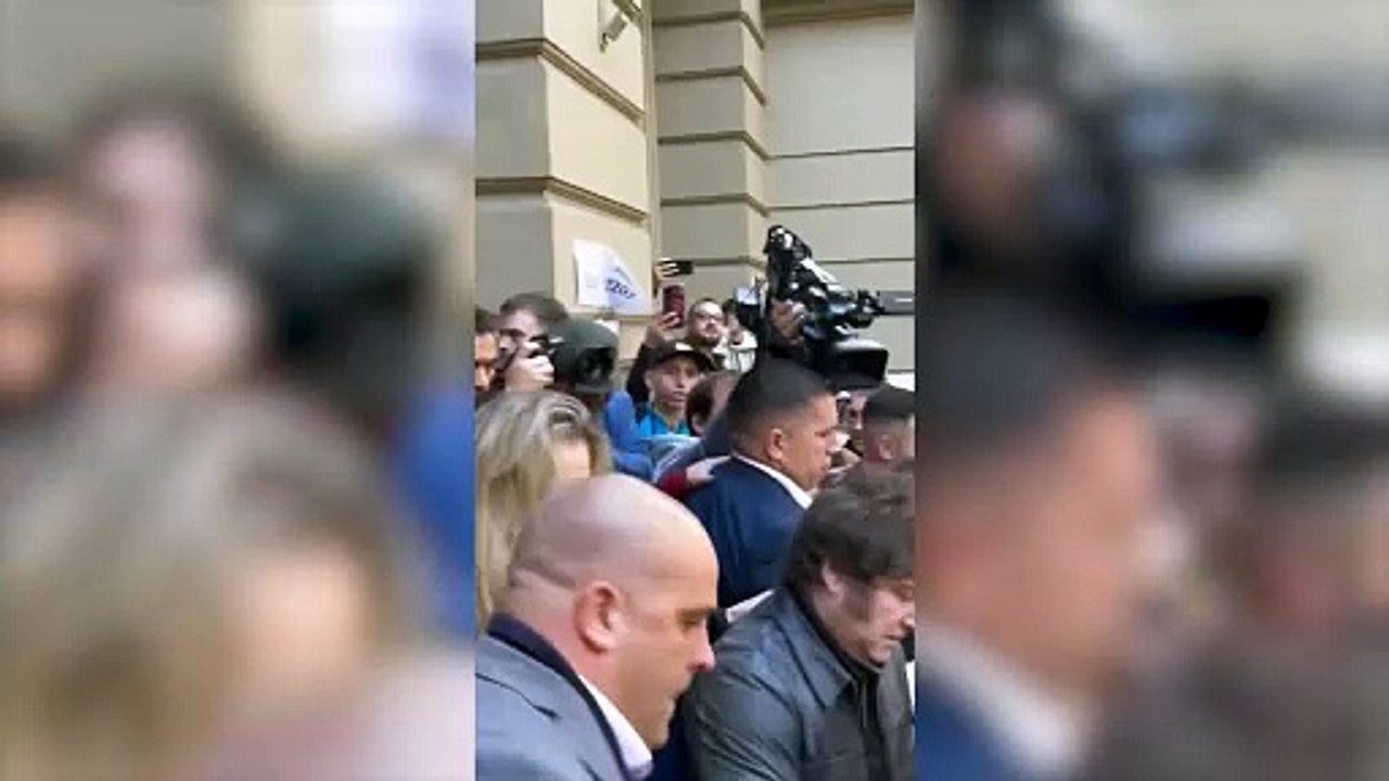 Javier Milei: "Me pegaste a propósito"