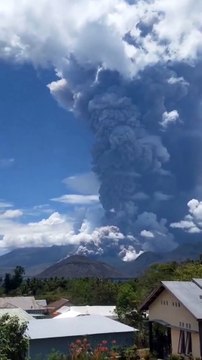 Indonésia em alerta máximo para vulcão na ilha das Flores após erupção