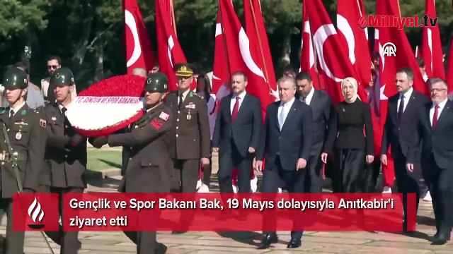 Gençlik ve Spor Bakanı Bak, 19 Mayıs dolayısıyla Anıtkabir'i ziyaret etti