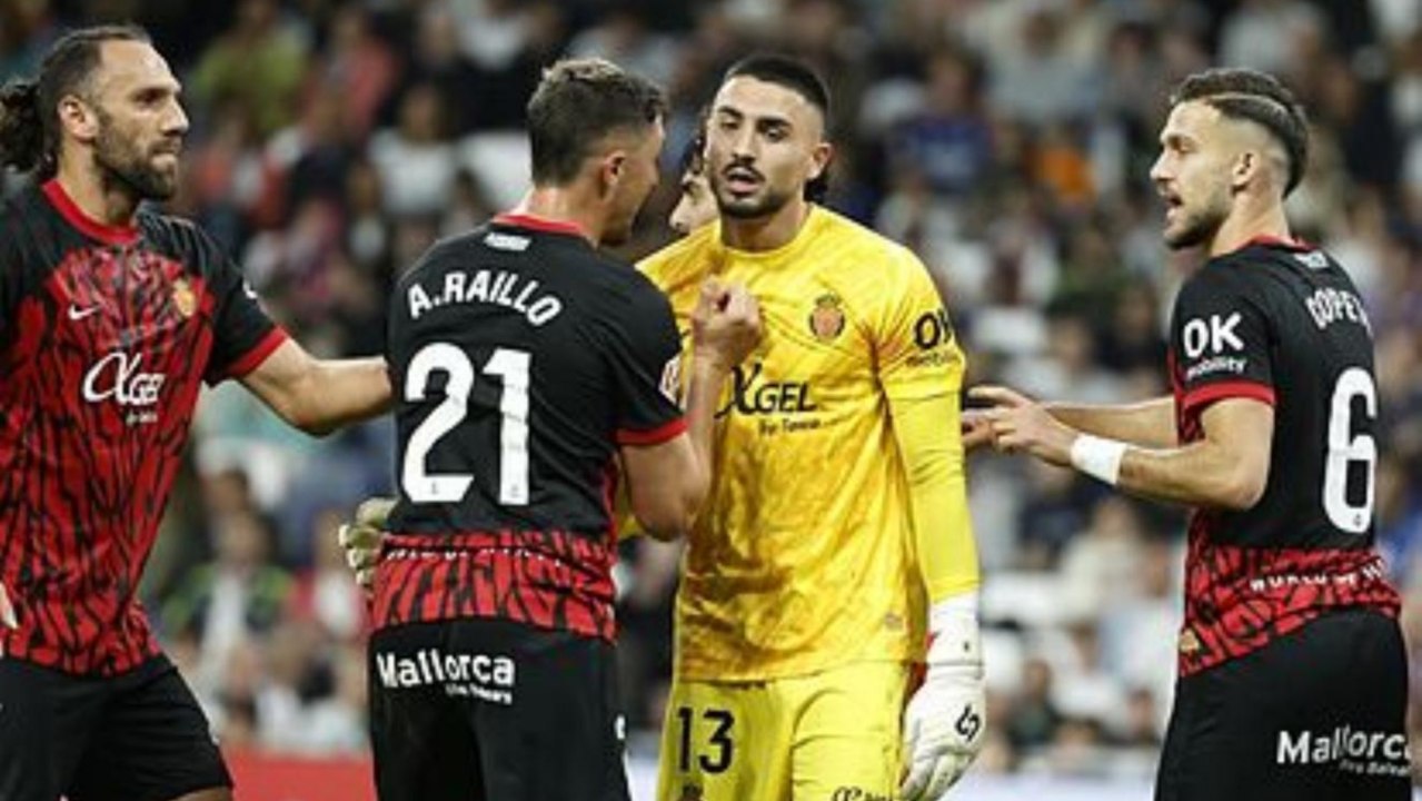 Cánticos de "Maffeo, vete ya" y pitada de la afición de Son Moix