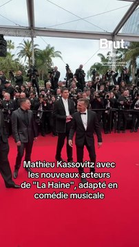 Mathieu Kassovitz avec les nouveaux acteurs de La Haine