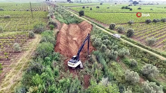 Geçtiğimiz yıl taşan dere yatakları temizleniyor