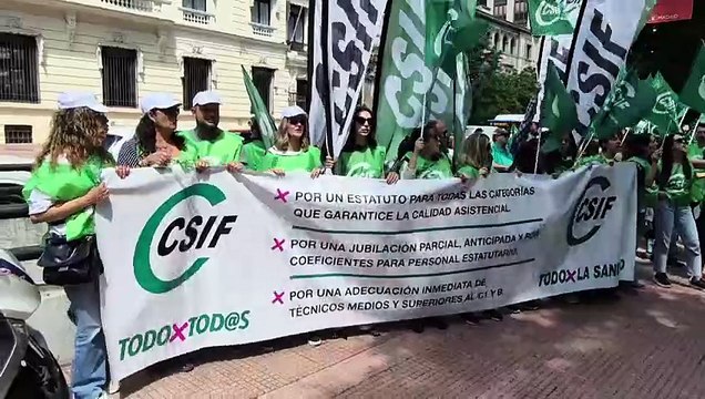 La presión de los profesionales sanitarios obliga a Mónica García a presentar una nueva propuesta de Estatuto Marco