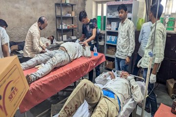 बाराणी के पास बस-ट्रेलर में टक्कर, कई यात्री घायल