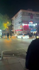 Kadıköy'de şampiyonluk kutlayan Galatasaraylı taraftarlara yönelik saldırı kamerada