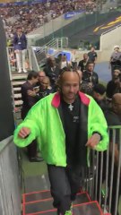 Neymar soprende en Brasil con un nuevo look inesperado