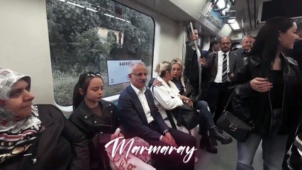 Abdulkadir Uraloğlu, Marmaray'da vatandaşlarla sohbet etti
