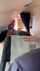 Momento en que el piloto de Paranair explica a los 28 pasajes el motivo del aterrizaje en PJC.