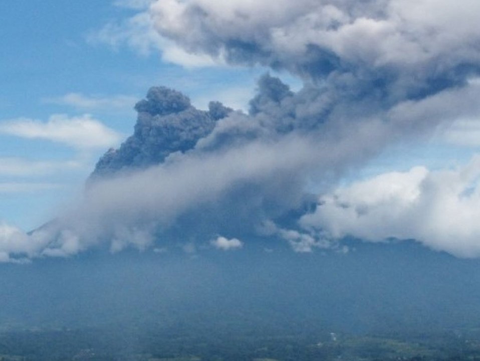 Vulkan in Indonesien versetzt Region in Alarmzustand