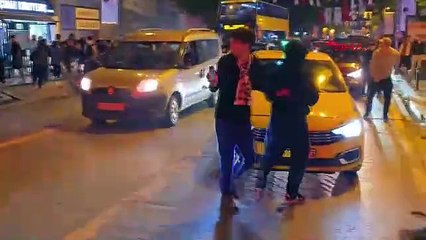 Kadıköy'de Galatasaraylı taraftarlara saldırı